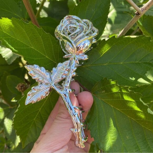 Cottagecore Elegant Silver Rose Hair Clip engraved details, Feminine design - Picture 5 of 7